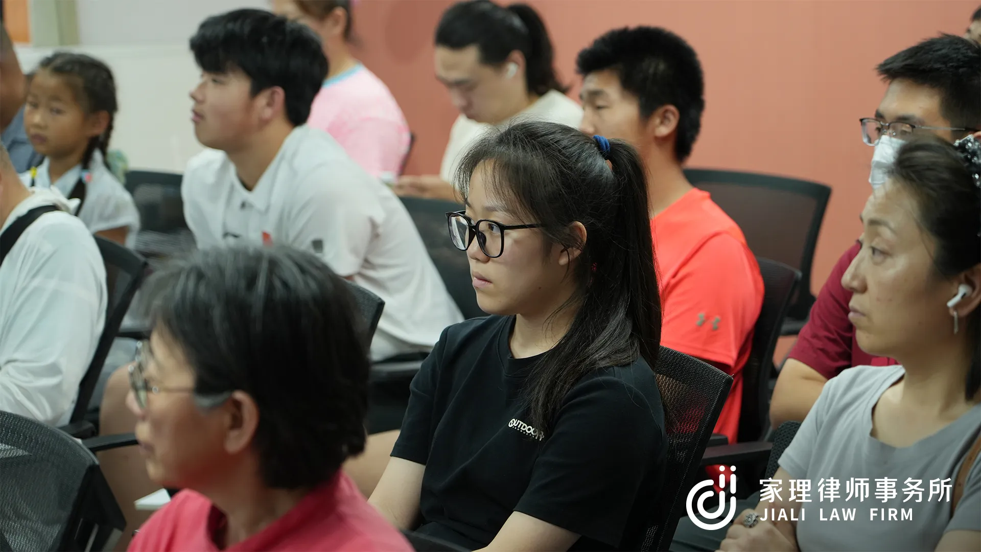 家理律师事务所×《第三调解室》|一堂关于“爱与边界”的亲子法治课